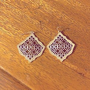 Kendra Scott Kirsten gold earrings silver filigree, in great condition